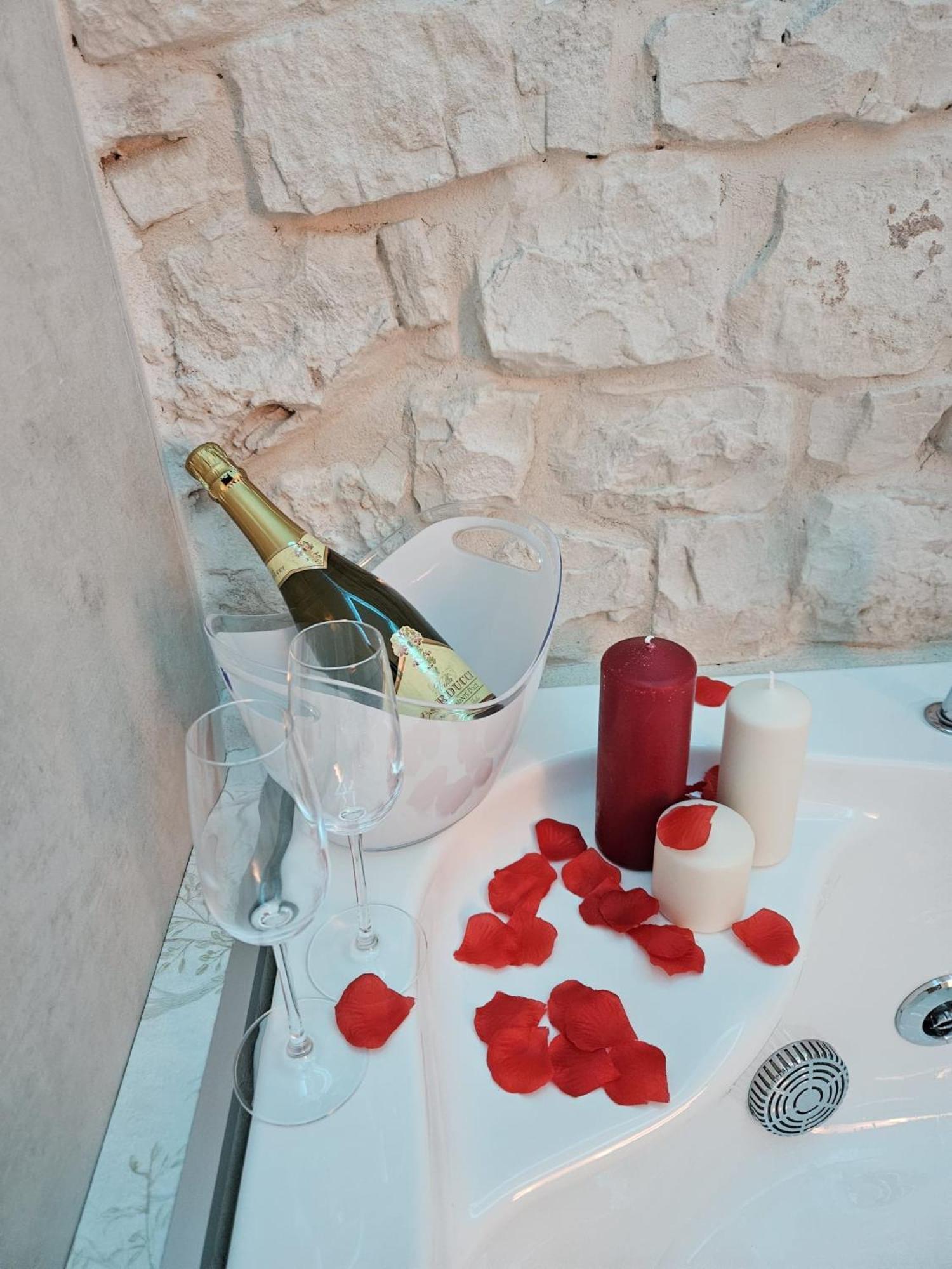 Luxuite Spa Con Piscina E Jacuzzi Villa Alberobello Esterno foto